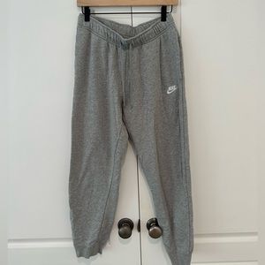 Nike Sportswear Club Fleece Women’s mid rise joggers Size Medium